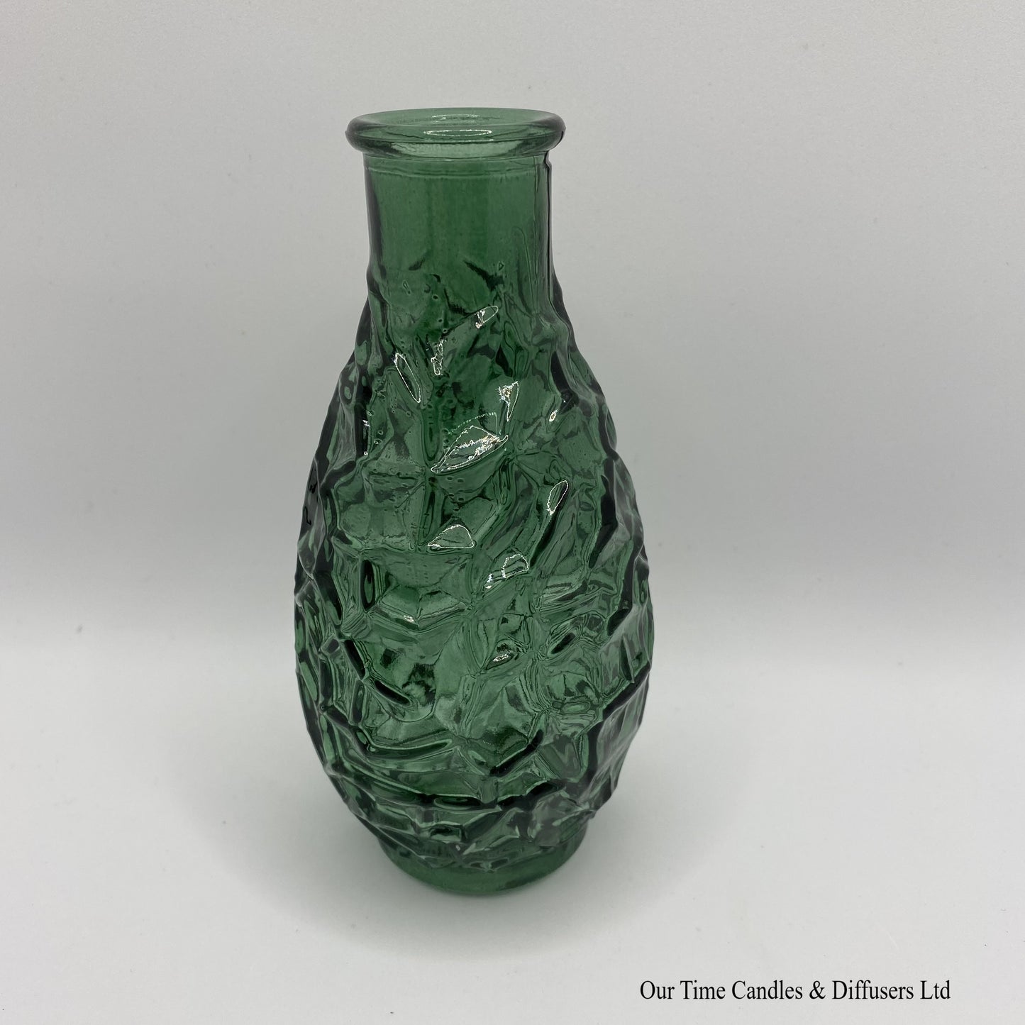 Decorative diffuser vase in green