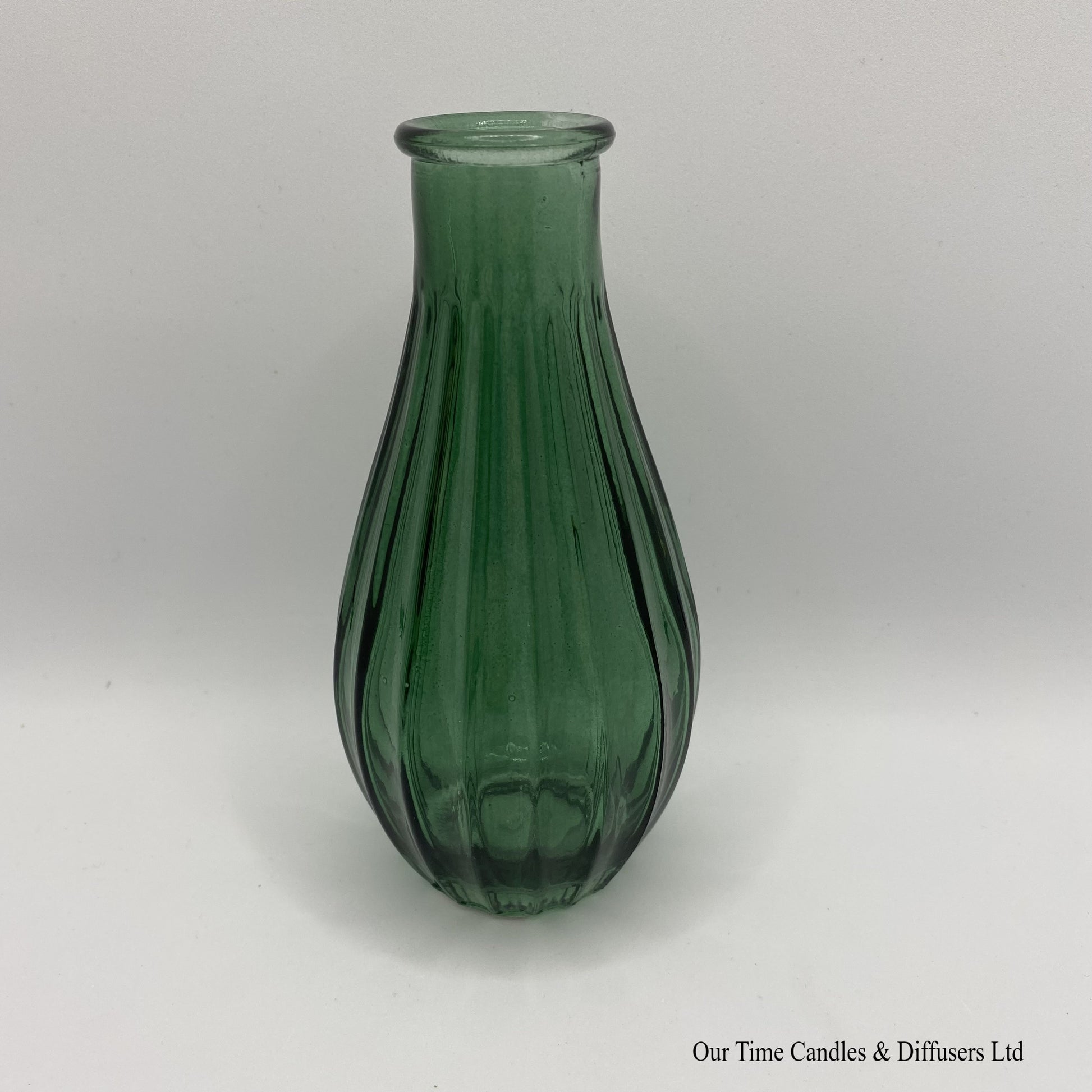 Fluted diffuser vase in green